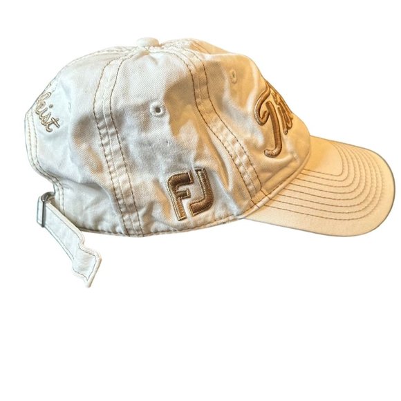 Titleist Golf Cap White Adjustable Strap Gold Embroidery Unisex One Size - Picture 2 of 10